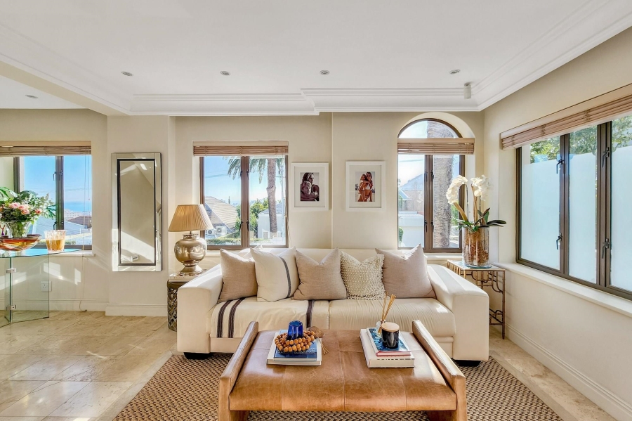 6 Bedroom Property for Sale in Fresnaye Western Cape